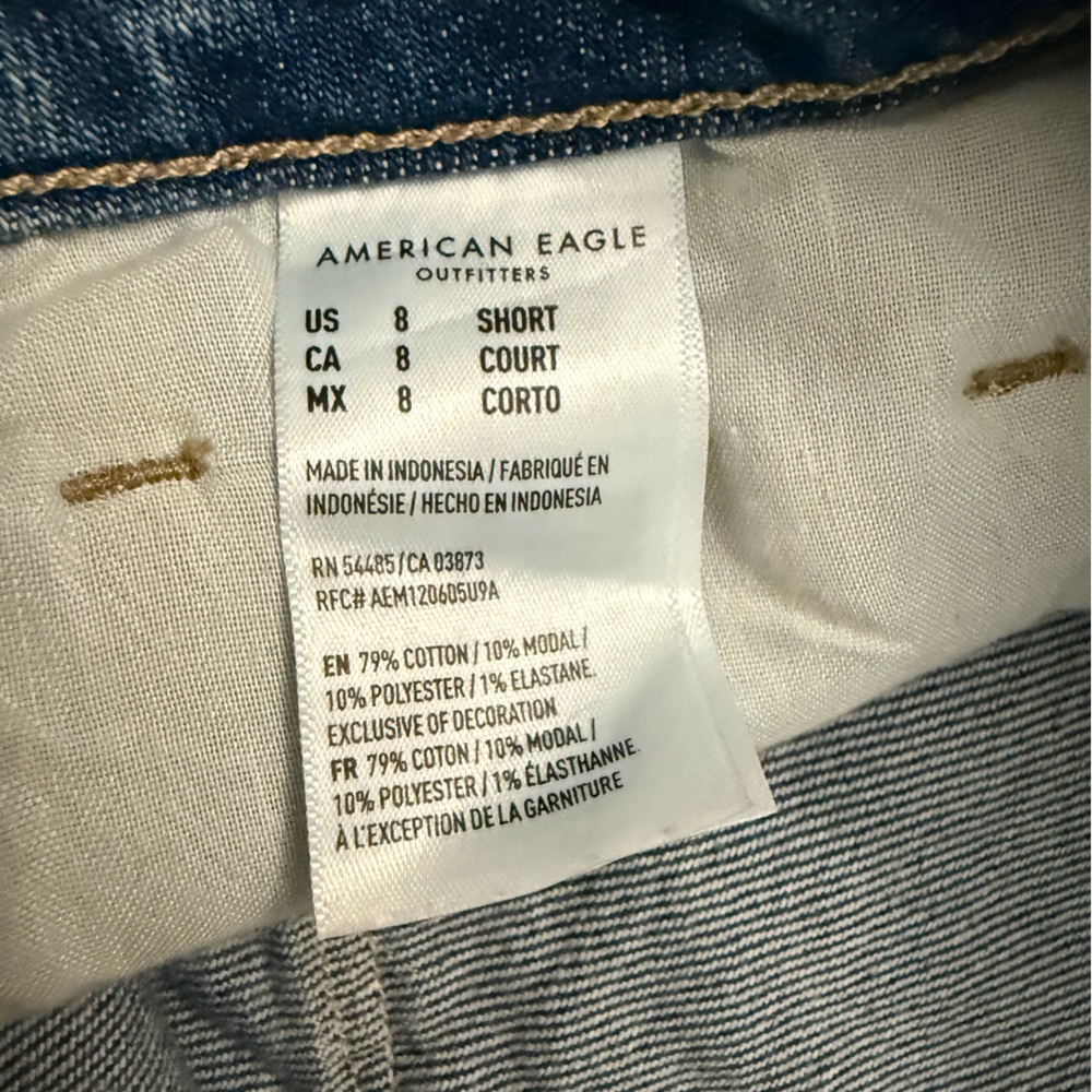 American Eagle Distressed Light Acid Washed Mom Jean -8 short - Picture 11 of 12